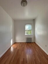 79 W 52nd St in Bayonne, NJ - Building Photo - Building Photo
