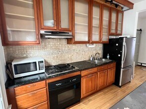 1308 N Astor St-Unit -Unit 3 (upper) in Milwaukee, WI - Foto de edificio - Building Photo