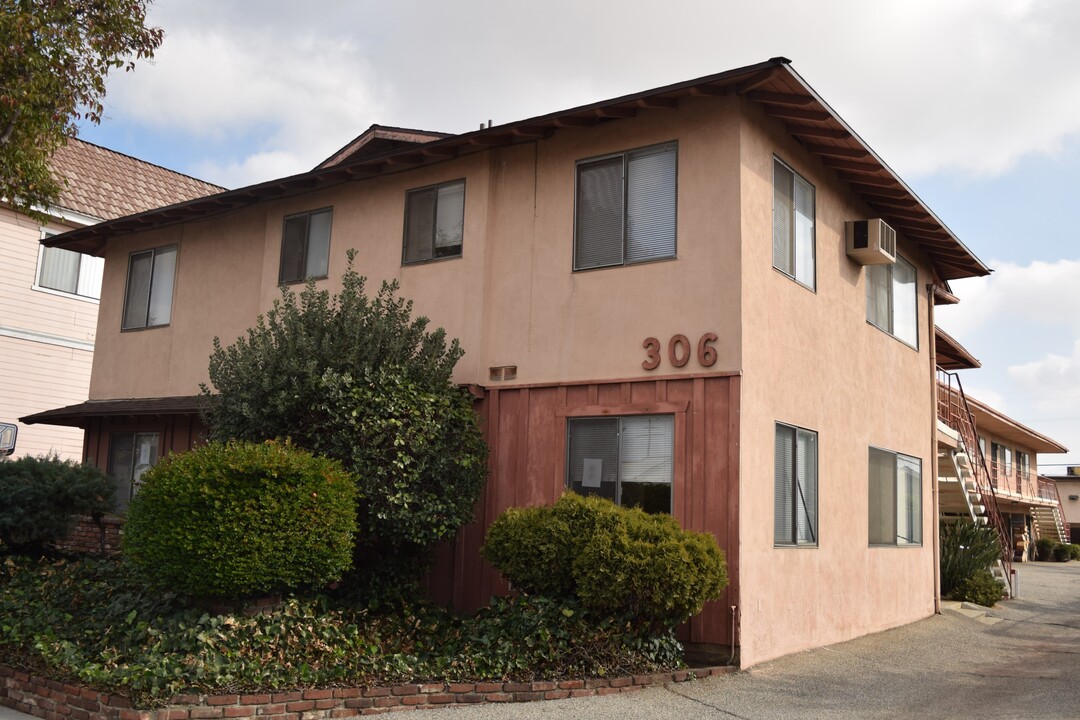 306 N Moore Ave in Monterey Park, CA - Building Photo