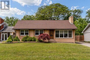 14 Caroline St in St Catharines, ON - Building Photo