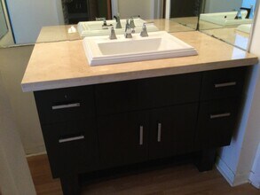 5201 Orduna Dr in Coral Gables, FL - Foto de edificio - Building Photo