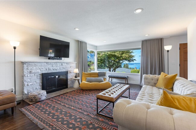 9024 40th Ave SW in Seattle, WA - Building Photo - Building Photo