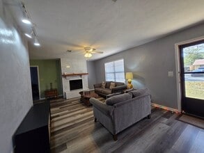 6319 NW 26th Ter in Gainesville, FL - Building Photo - Building Photo