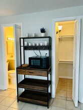 911 NW 39th Ct in Miami, FL - Foto de edificio - Building Photo