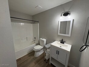 4555 E Sahara Ave in Las Vegas, NV - Building Photo - Building Photo