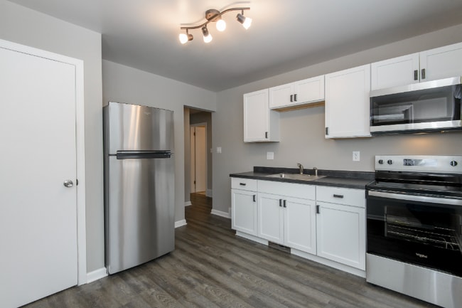 424 S 66th St in Milwaukee, WI - Building Photo - Building Photo