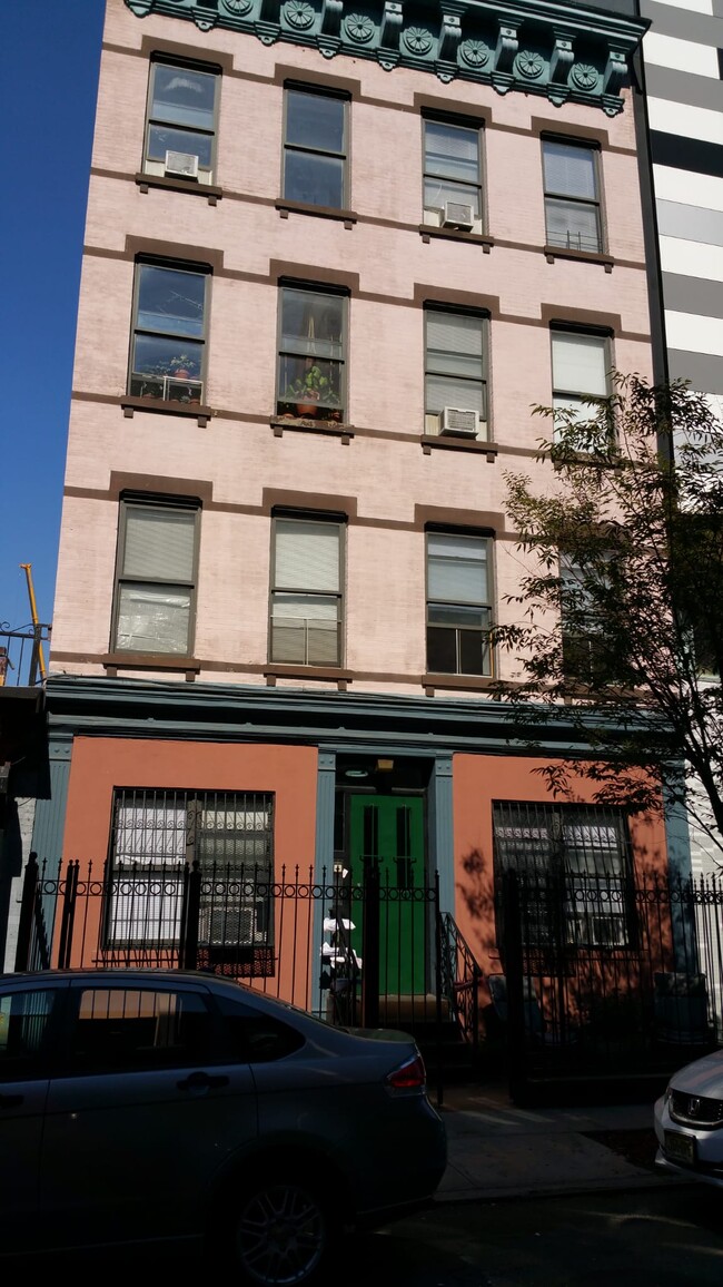 301 E 103rd St in New York, NY - Building Photo - Building Photo