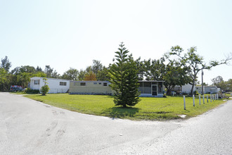 Mariners Cove Mobil Home Park in Clearwater, FL - Building Photo - Building Photo