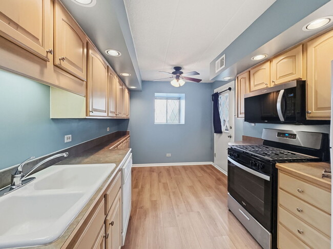 13616 Royal Ct in Crestwood, IL - Building Photo - Building Photo