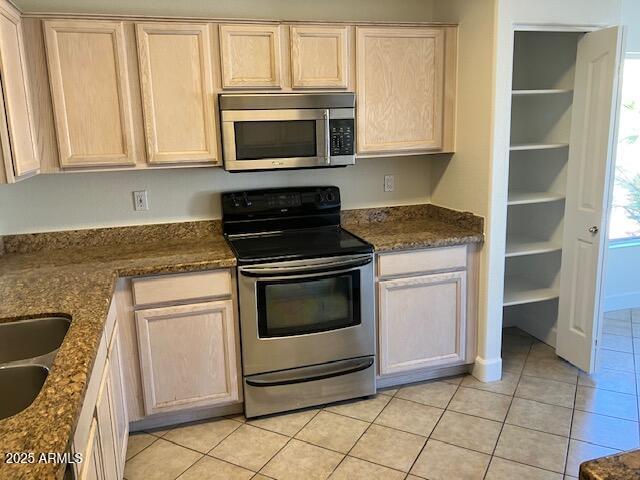 2307 E Kelton Ln in Phoenix, AZ - Building Photo - Building Photo