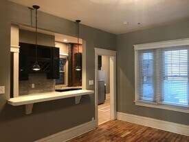 825 S Braddock Ave in Pittsburgh, PA - Building Photo