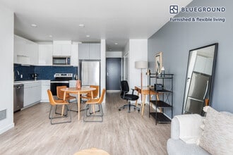 2401 S Jackson St in Seattle, WA - Building Photo - Building Photo