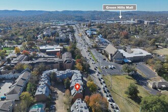 136 Hampton Pl in Nashville, TN - Building Photo - Building Photo