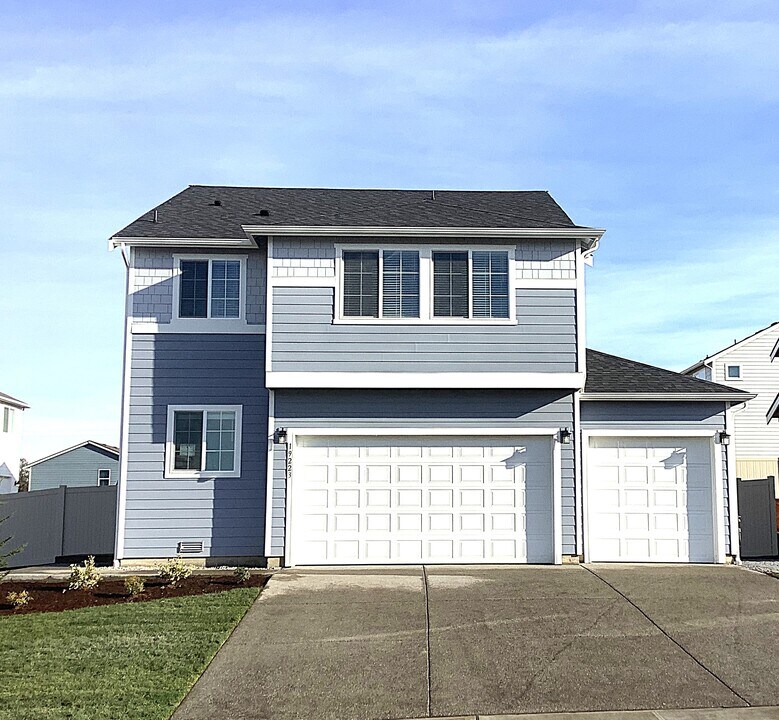 19223 17th Ave Ct E in Spanaway, WA - Building Photo
