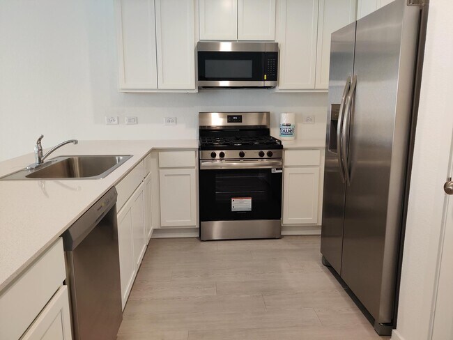 property at 5003 Esperanza Ter Dr