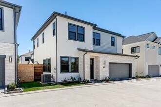 12016 Royal Oaks Banner Wy in Houston, TX - Foto de edificio - Building Photo