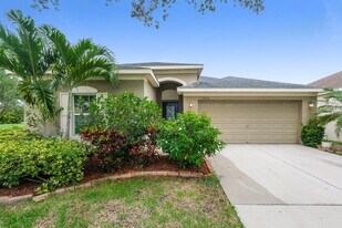 904 Parker Den Dr in Ruskin, FL - Building Photo