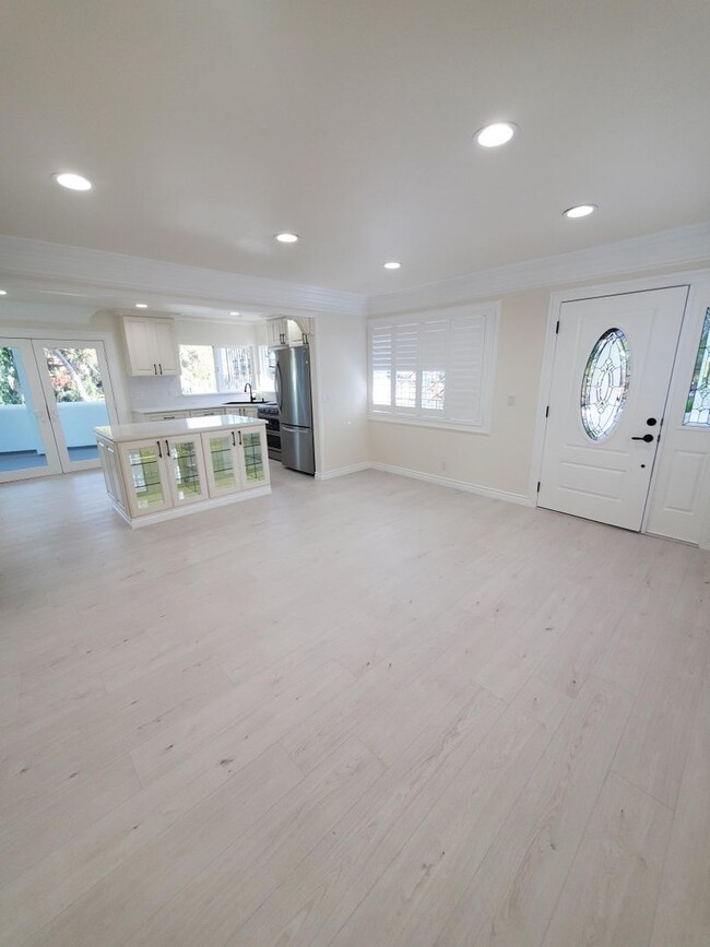 215 E El Portal in San Clemente, CA - Foto de edificio - Building Photo