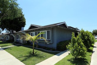 7592 Volga Dr in Huntington Beach, CA - Building Photo - Building Photo