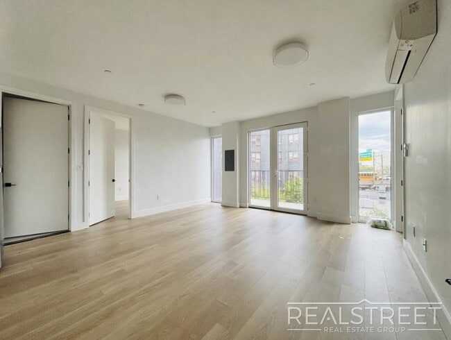 Sun-Drenched Boutique Living in Prime Williamsburg | Private Balconies & Skyline Views, Unit 4B