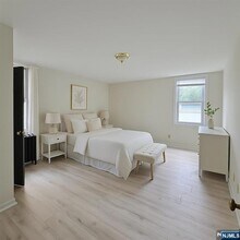 458-460-460 Leslie St, Unit 2L in Newark, NJ - Foto de edificio - Building Photo