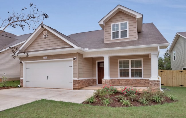 210 Wainwright Dr in Crestview, FL - Building Photo - Building Photo