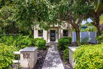 801 NE 18th Ave in Fort Lauderdale, FL - Building Photo - Building Photo