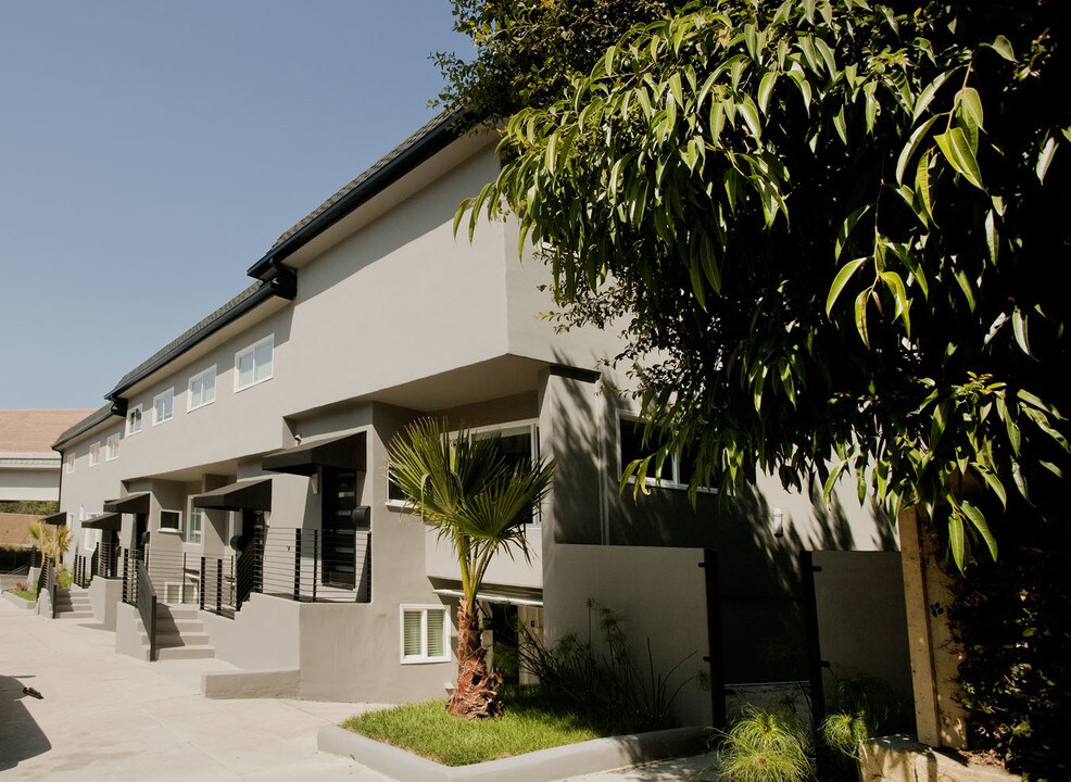 BWD - Bronwood Apartments in Los Angeles, CA - Building Photo