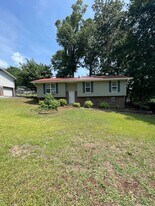 817 S Valleywood Cir in Middle Valley, TN - Building Photo