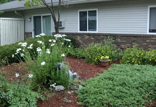 839 S Clinton St in Stockbridge, MI - Building Photo - Building Photo