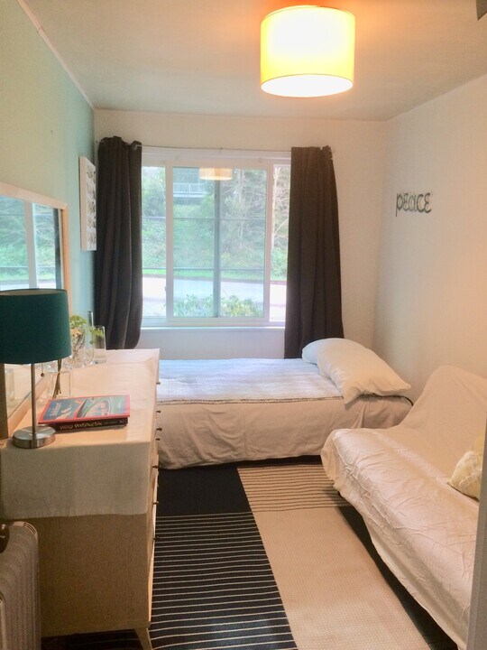 12706 10th Ave NE in Seattle, WA - Foto de edificio