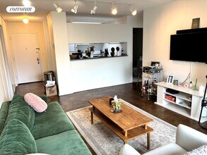 275 W 96th St in New York, NY - Building Photo - Building Photo
