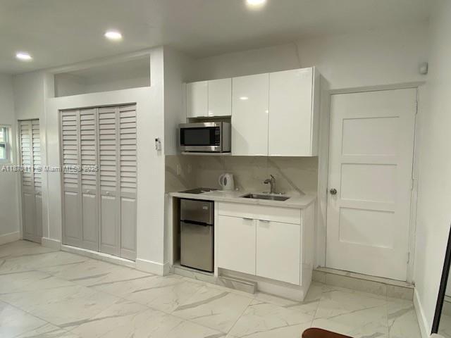 1901 NE 186th Dr-Unit -1 in North Miami Beach, FL - Foto de edificio