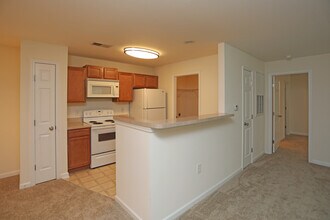 Juliet Place Apartment Homes in Greensboro, NC - Foto de edificio - Building Photo