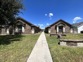 200 W Amy Dr in San Juan, TX - Building Photo
