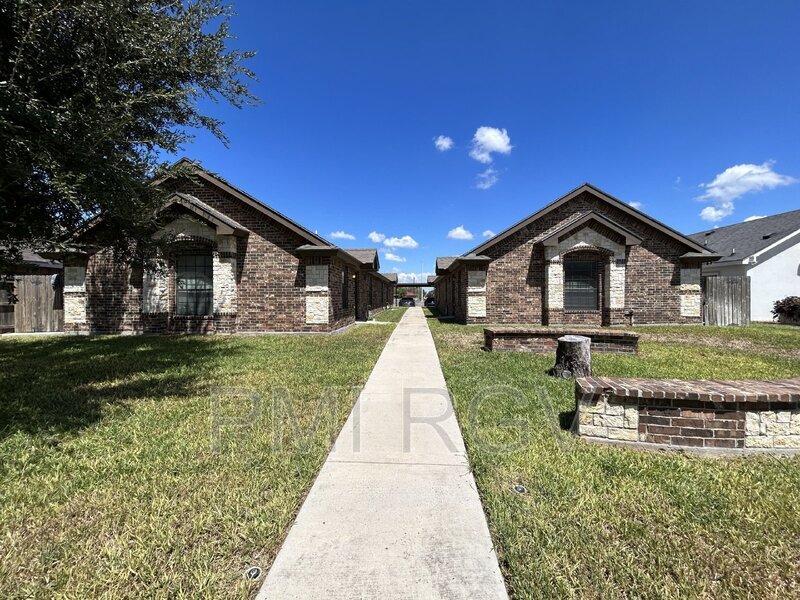 200 W Amy Dr in San Juan, TX - Building Photo