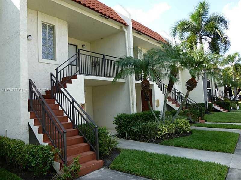 16411 Blatt Blvd in Weston, FL - Building Photo