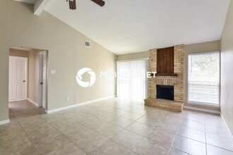 10183 Galesburg in San Antonio, TX - Foto de edificio - Building Photo