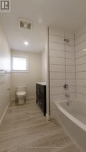 200 John St W in Bradford West Gwillimbury, ON - Building Photo - Building Photo
