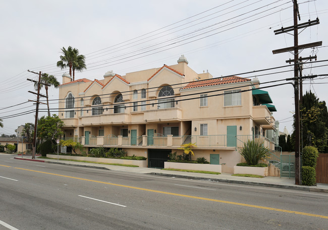 Avon Villas in Los Angeles, CA - Building Photo - Building Photo