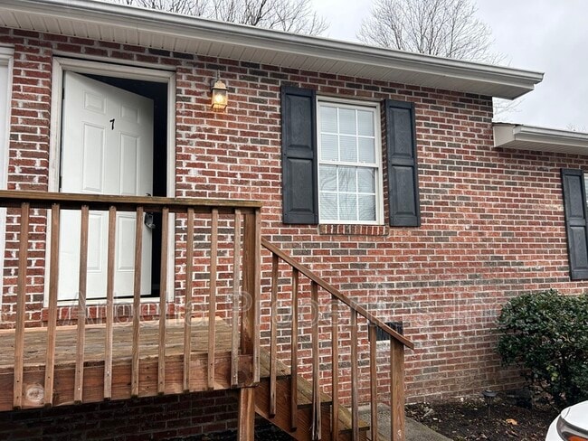 property at 1909 Cherokee Rd