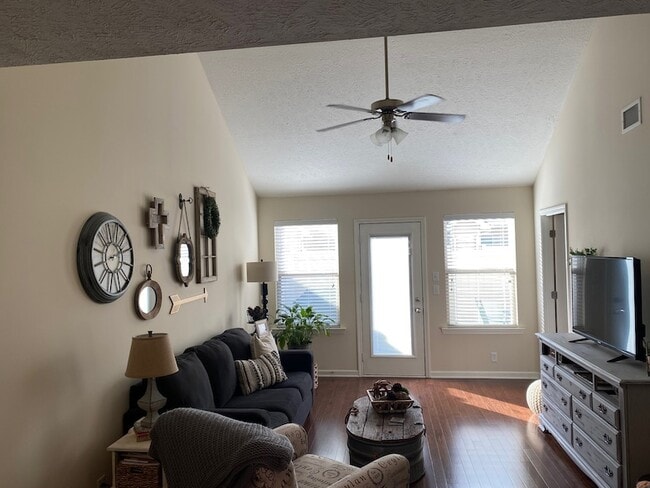 911 Dahlia Dr in Murfreesboro, TN - Building Photo - Building Photo