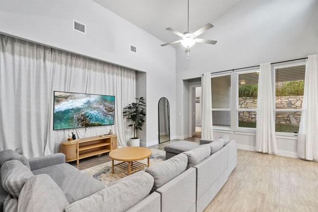 11102 1/2 Charger Wy in Austin, TX - Building Photo - Building Photo