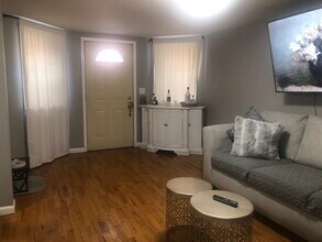2553 W Augusta Blvd, Unit Garden apartment in Chicago, IL - Building Photo - Building Photo