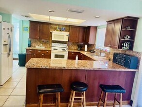 202 W Canal Dr in Key Largo, FL - Building Photo - Building Photo