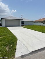9083 Bryant Rd in Ft. Myers, FL - Building Photo