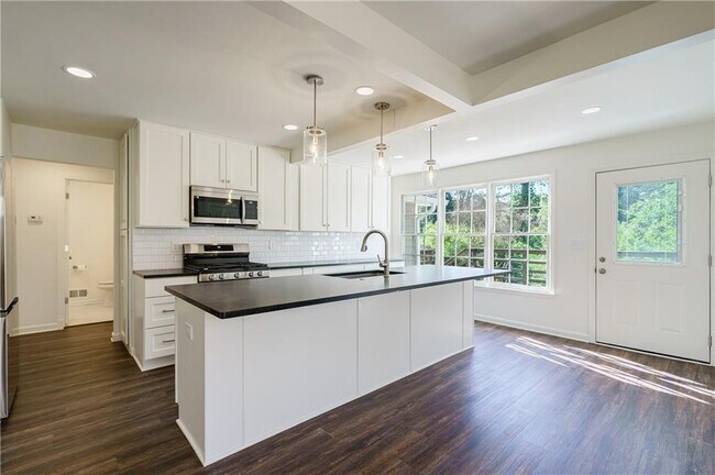 2867 Payton Rd NE in Atlanta, GA - Building Photo - Building Photo