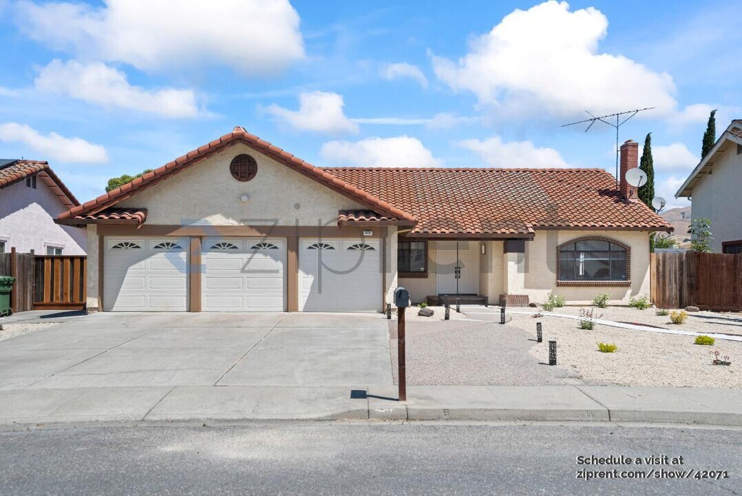 609 Los Pinos Ave in Milpitas, CA - Building Photo