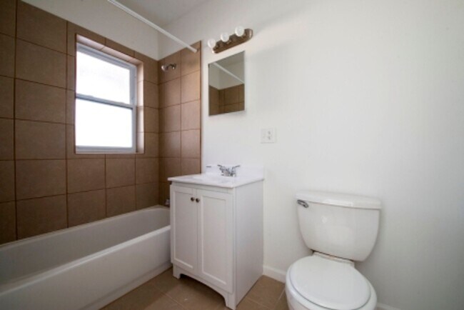 701 N Lotus Ave in Chicago, IL - Foto de edificio - Building Photo