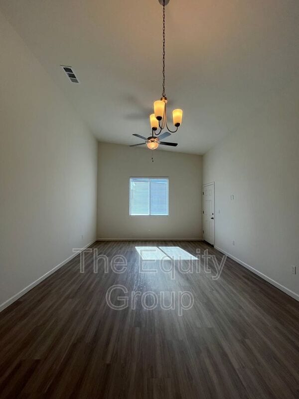 4116 E Kaweah Ave in Visalia, CA - Building Photo - Building Photo
